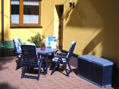 Sitzgelegenheit vor der Ferienwohnung