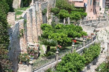 �ber malerische Stra�en geht es nach ....