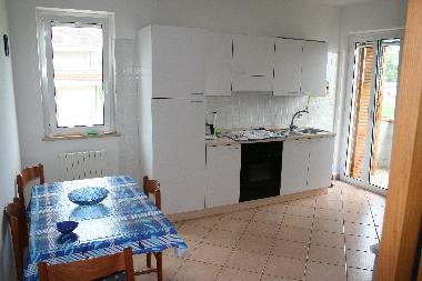 Eine gro�e Essk�che