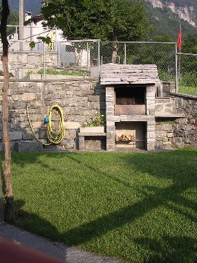 Garten mit Grillplatz
