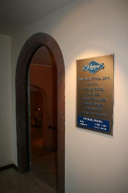 Eingang zum Hallenbad, zur Sauna, zum Whirlpool, zur Massage , Fitnessroom
