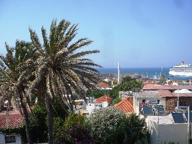 Blick ueber die Altstadt von einem Cafe