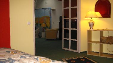Blick vom Schlafzimmer (vom Bett) in die Galeriewohnung