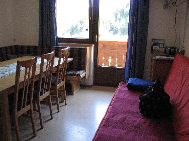 Wohn/Essbereich mit Zugang zum Balkon