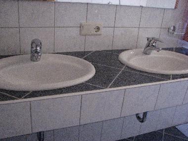 Doppelwaschbecken in Bad Nr. 1