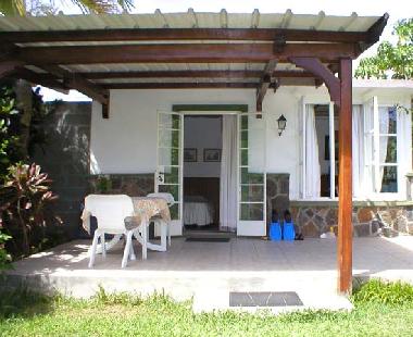 Studio Jasmin: Kleines Apartment am Strand mit einem Wohn-/ Schlafraum, Bad, K�che und Terasse, kein