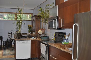 Blick in die K�che und zum Fr�hst�cksraum