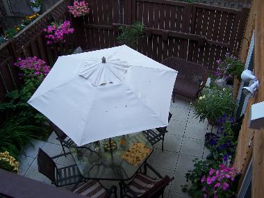 Hinterhof im Sommer von K�che und Fr�hst�cksraum aus zu erreichen