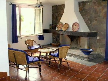 Ferienvilla Nunzia nahe Bosa, Sitzecke am Kamin