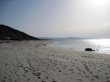Strand bei Badesi - rechts im Hintergrund Castelsardo