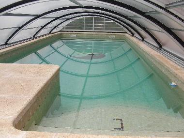 �berdachter Pool