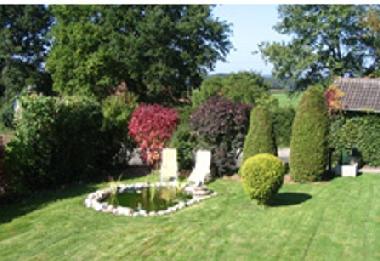 Gartenbereich mit Liegewiese