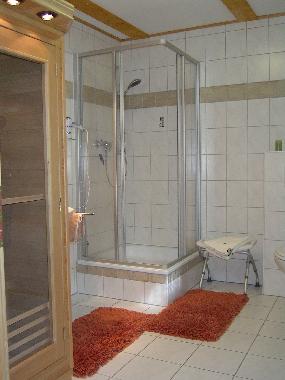 Duschbad mit Infrarot-Wrmekabine