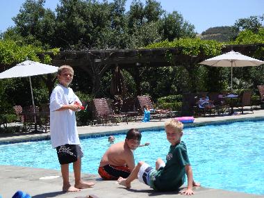 Ein kleiner Blick auf unseren Pool. Whirl-Pool, Kinder-Pool und Duschen vorhanden!