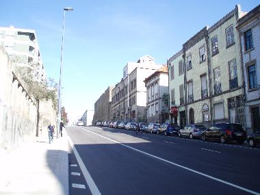 zwischen 2 grosse Hotel und 2 Garten