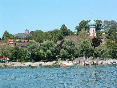 Blick vom See auf Allensbach