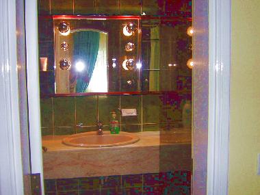 Bad mit Dusche v 1.SZ