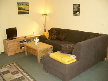 Wohnzimmer mit gr. Couch