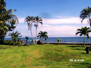 Villa BUka Kecil, Garten mit Blick aufs Meer