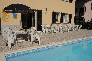 Pool bar