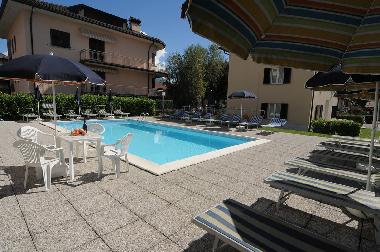 happy hour am pool