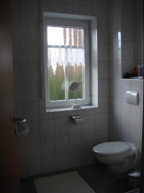 Tageslicht-Duschraum mit Fubodenheizung