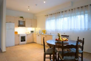 Bestens ausgestattete K�che mit dem Essbereich