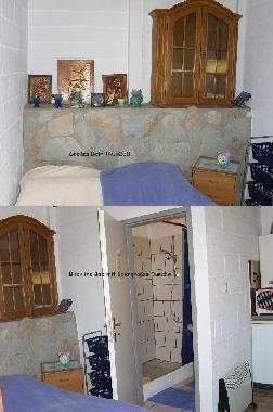 Schlafsofa und Einblick ins Bad