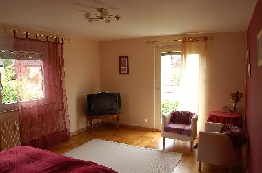 Magenta bedroom 1st floor apartment