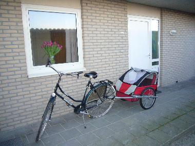 Amelander Paradijs Wohn. 28 4 Fahrr�der und ein Anh�nger f�r unsere kleinen G�ste stehen bereit