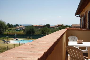 Balkon, mit Sicht auf dem Schwimmbad