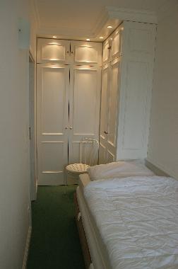 Schlafzimmer mit Einbauschrank