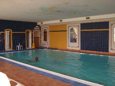 Schwimmen Sie einige Runden im Meerwasserpool.