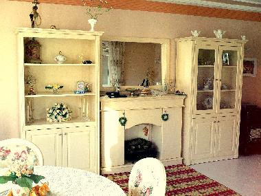 ...hier wird verstau, dekoriert und telefoniert....