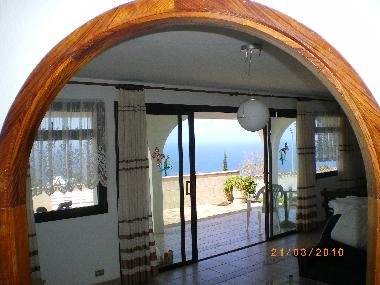 Aussicht aus dem Wohnzimmer aufs Meer.