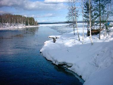 Lachsforellen fischen schwedenhaus am see behinderten gerechtes fischen