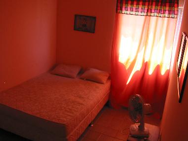 Schlafzimmer mit Doppelbett