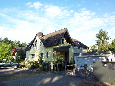 Stra�enansicht (ruhige Anliegerstra�e ca. 200 m bis zum Wald)