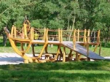 Gleich gegenber des Ferienparks Aparthotel Seeland, das Abenteuerland- Eintriit ist frei, zu Fuss i