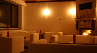 Lounge mit Kamin