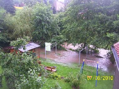 Eigentlich kann man hier Faulenzen, Grillen Lagerfeuer machen...wenn das Wasser weg ist.