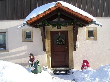 freigeschaufelter Eingang.