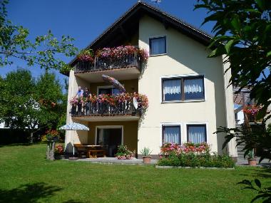 Sdwestansicht mit Garten