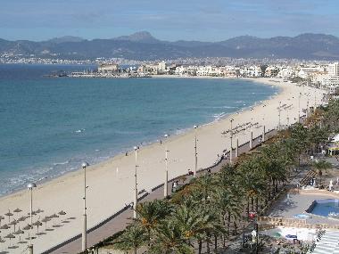 Der 9 km lange Hausstrand: Die Playa.