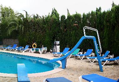 Pool mit Rutsche