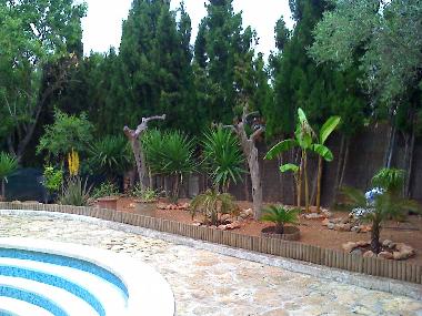 Pooleingang und Garten
