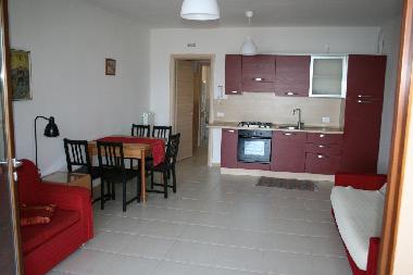 Wohnzimmer mit Komplett Kuche und 2 Sofa