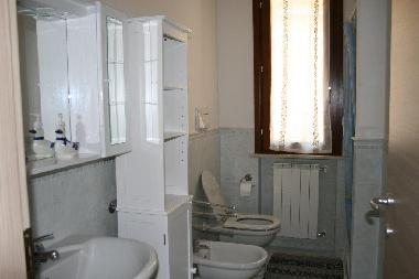 Badezimmer mit Dusche