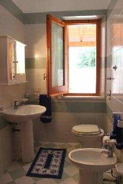 Badezimmer mit Dusche