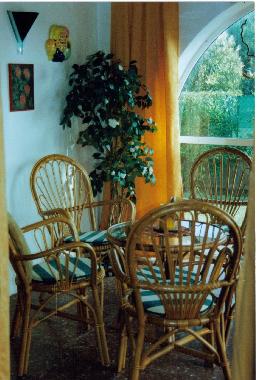 Wintergarten mit Rattangarnitur